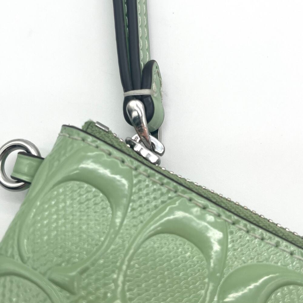 COACH NWT Pearlized Signature Patent Leather Wristlet, Rainbow Heart Charm - Picture 13 of 13